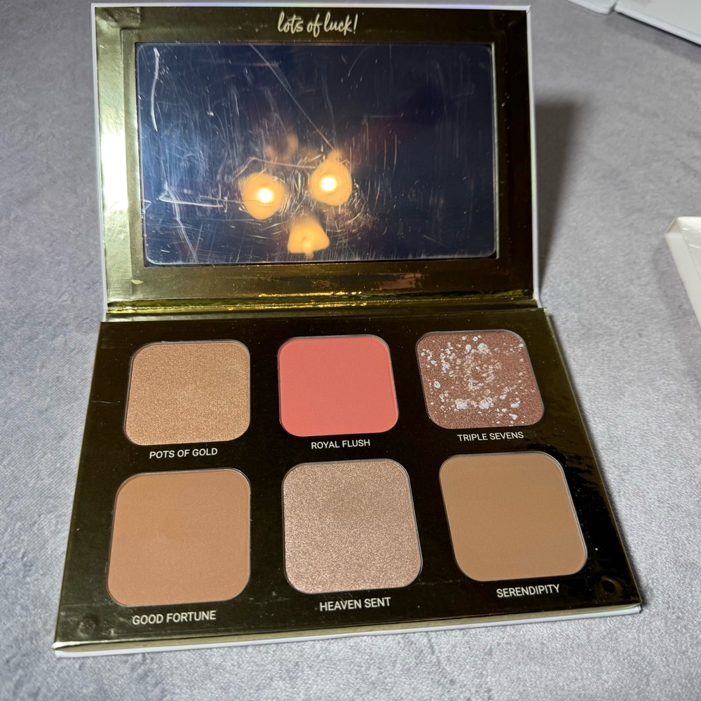 NEW True + Luscious Lucky Glow Bronze and Highlight Palette